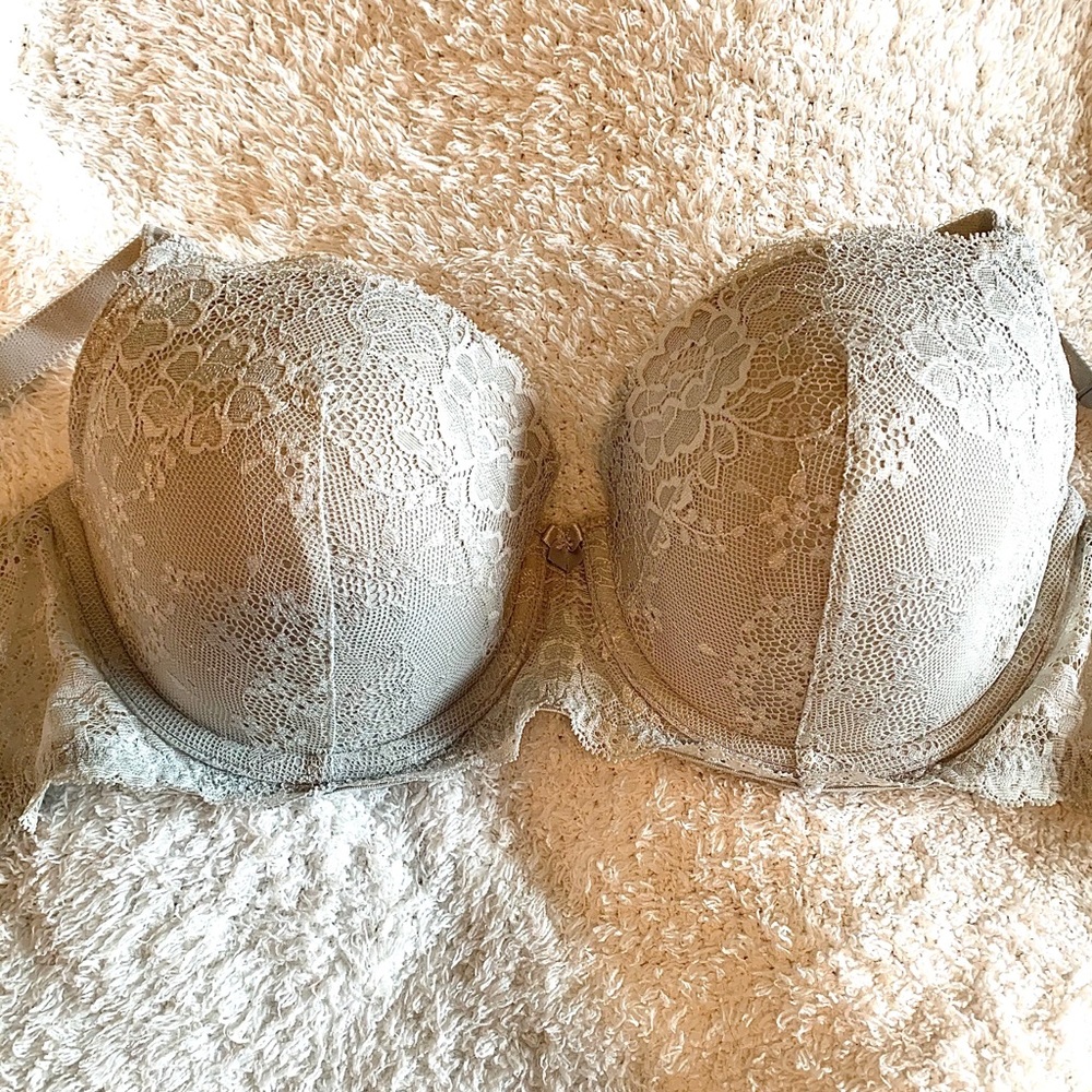 Victoria’s Secret lace bra light grey Size 34DD